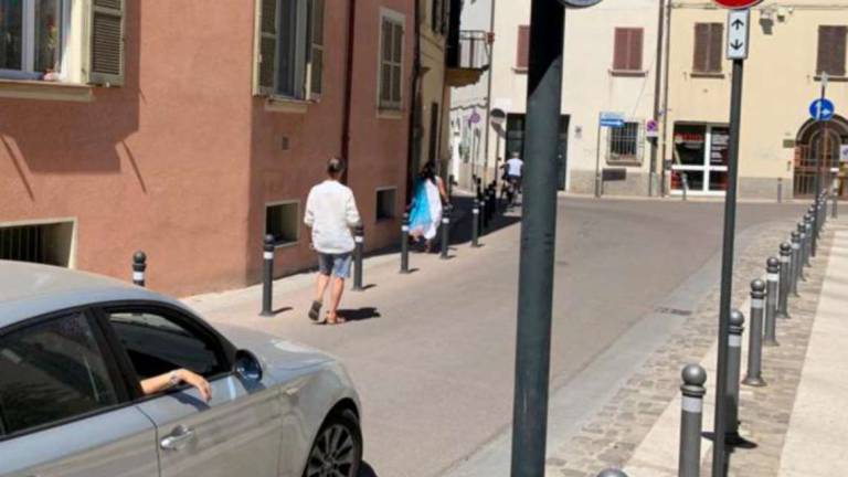 Rimini, via Ducale assediata dalle auto: Troppo caos