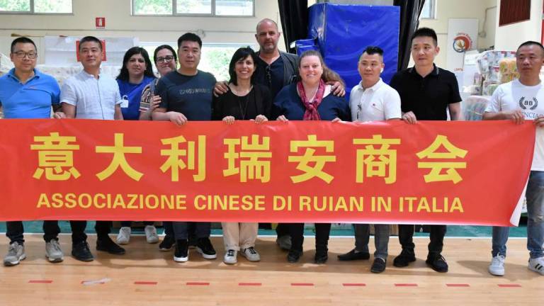 Forlì, l'impegno della comunità cinesi per gli alluvionati