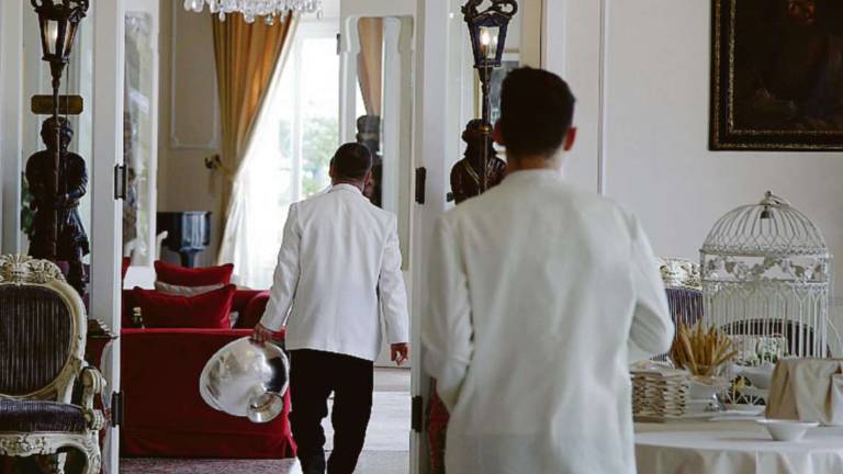 Lavoro a Rimini al Grand Hotel, decine di posti a disposizione: ecco le figure richieste