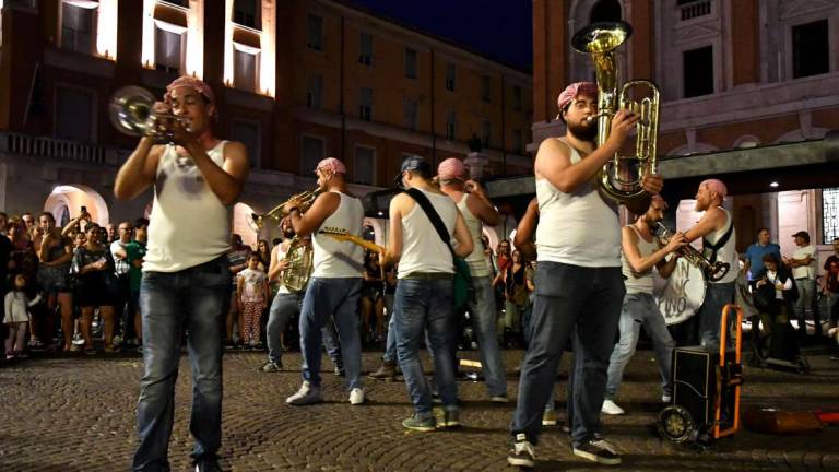 Forlì, mercoledì in centro: tanta gente e qualche rissa - Gallery