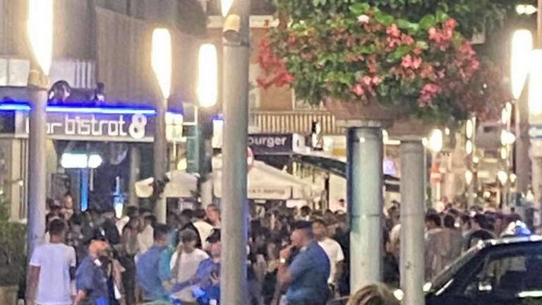 Riccione, clienti ammassati e senza mascherine, chiusi Jbar e Bistrot8