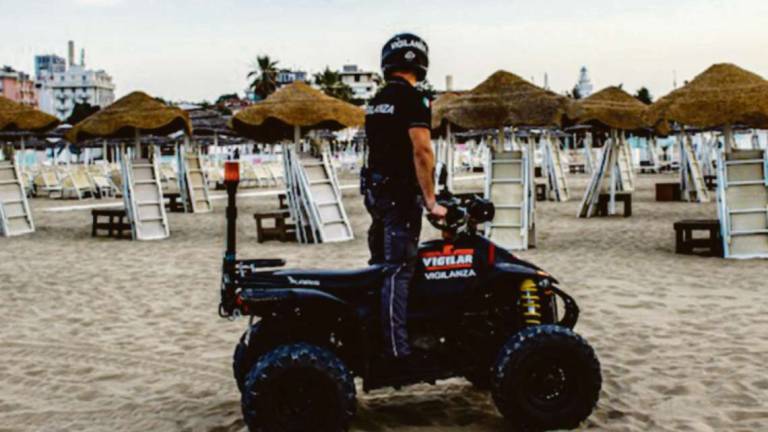 Rimini, nel lungomare tra risse e alcol: l'estate in trincea dei vigilantes