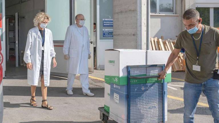 Covid, San Marino consegna all'Italia oltre 8 mila dosi di Pfizer