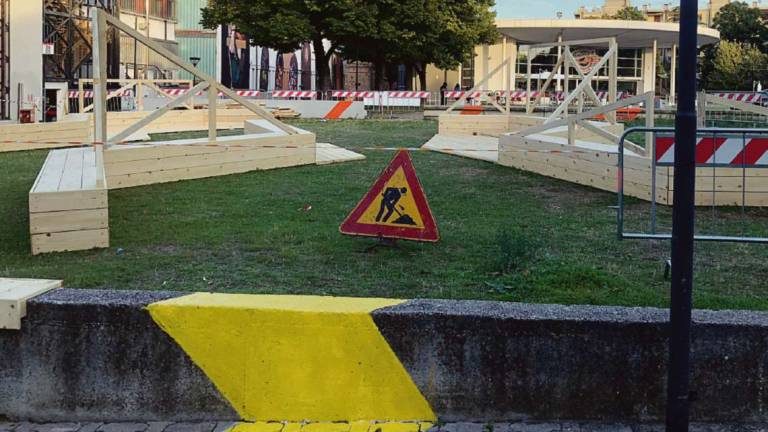 Cesena, gli studenti creano una piazza provvisoria in zona stazione
