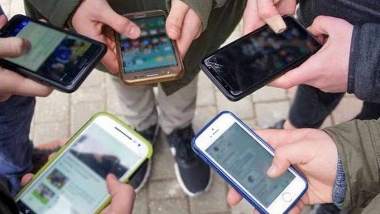 Rimini, Revenge porn: liceale fa girare video hot della ex