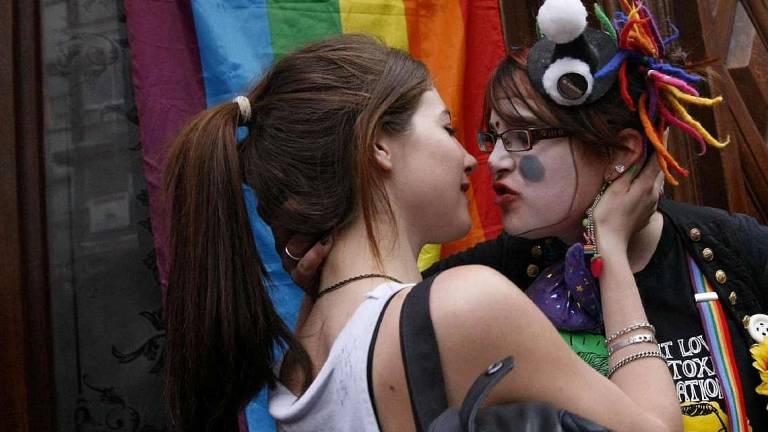 Ravenna: insulti omofobi a ragazze sul bus, autista chiede scusa