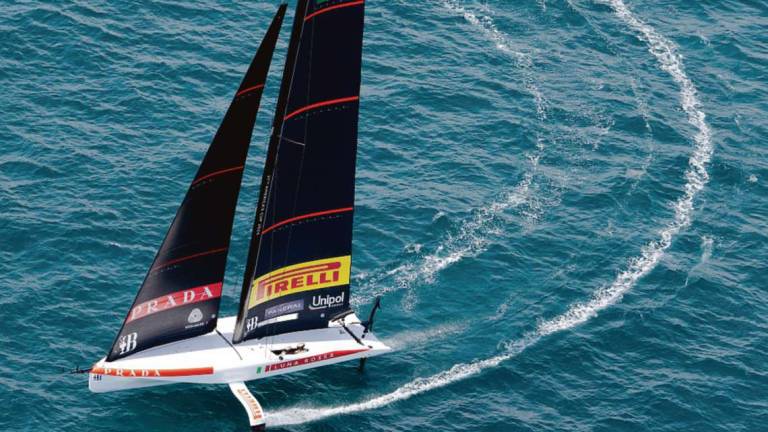 Molineris (Luna Rossa): Così, con joystick e pulsantiere regoliamo randa, fiocco e albero