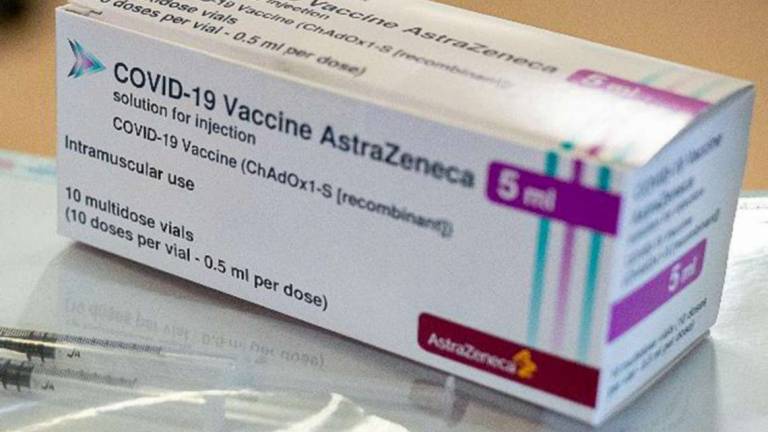 Covid, Ema dà il via libera al vaccino AstraZeneca