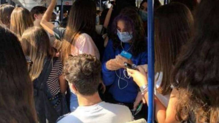 Scuola e bus affollati. Start: Colpa anche dei genitori