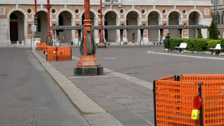 Forlì. I lavori per i lampioni di piazza Saffi riprendono lunedì