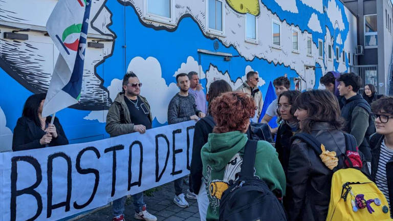 Cesena: contestato il flash mob anti degrado di Fdi alla stazione