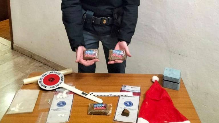 Imola, droga nel berretto di Babbo Natale: arrestato 48enne