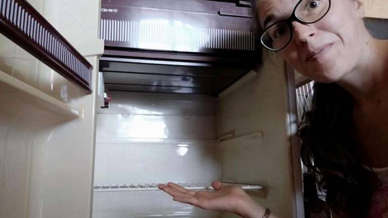 Rimini, la lunga estate calda: una coppia da mesi vive senza frigorifero
