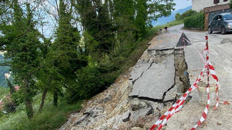 Roncofreddo, Ardiano isolato dalle frane: parlamentare all'attacco