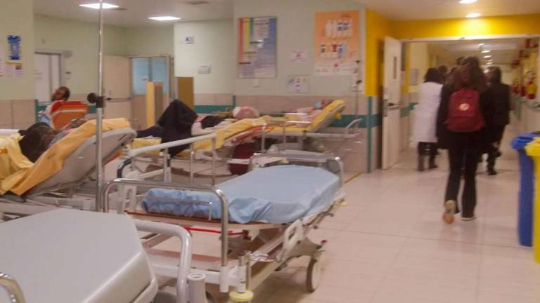 Ravenna, malato di covid attende il ricovero 15 ore in ospedale