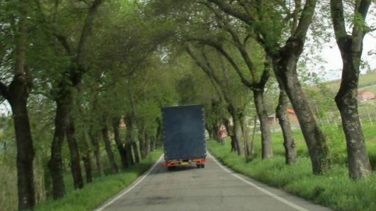 Sos a Longiano: La via Cerreto va chiusa ai mezzi pesanti