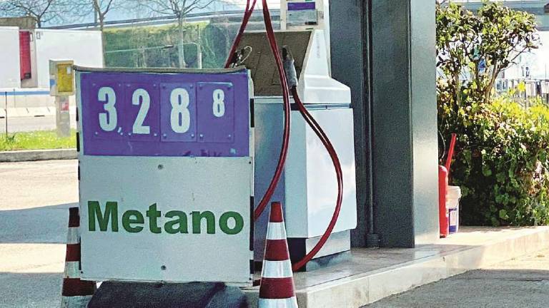 Cesena, prezzi impazziti: metano per auto a 3,28 euro