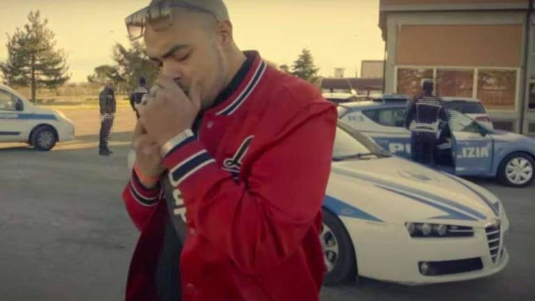 Videoclip sotto accusa, indagato cantante trap di Lugo