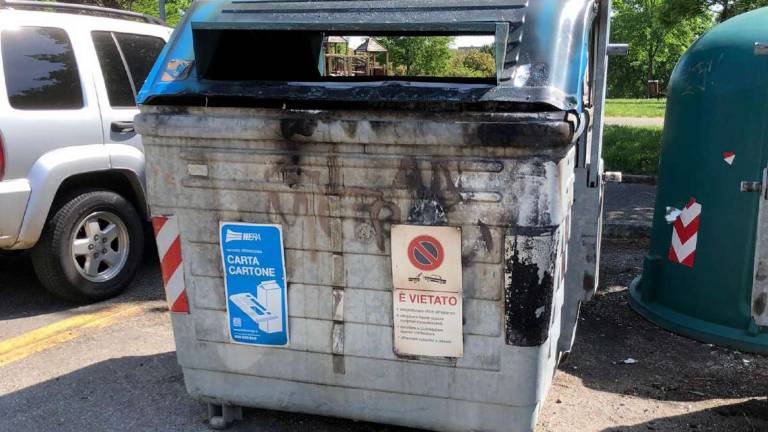 Cesena: di nuovo in azione il vandalo dei cassonetti