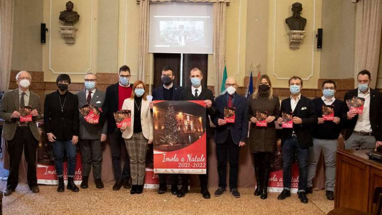 Imola, Natale sicuro niente fuochi, ma luci e iniziative al via