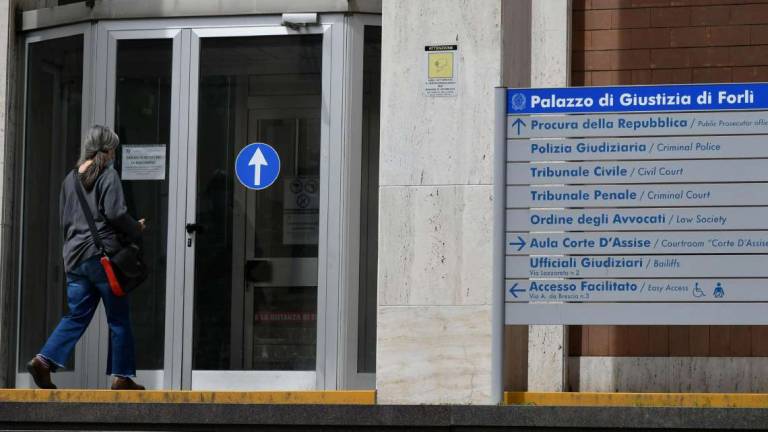 Forlì. Minacce e aggressioni alla collega infermiera, condannato