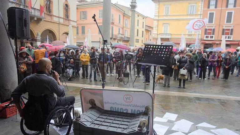 Ravenna, in 9 seduti ai tavoli: tutti multati e bar chiuso