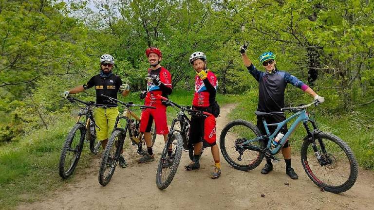 Forlì, la scalata da record di quattro amici: Noi in bici per 24 ore di fila sull'Appennino