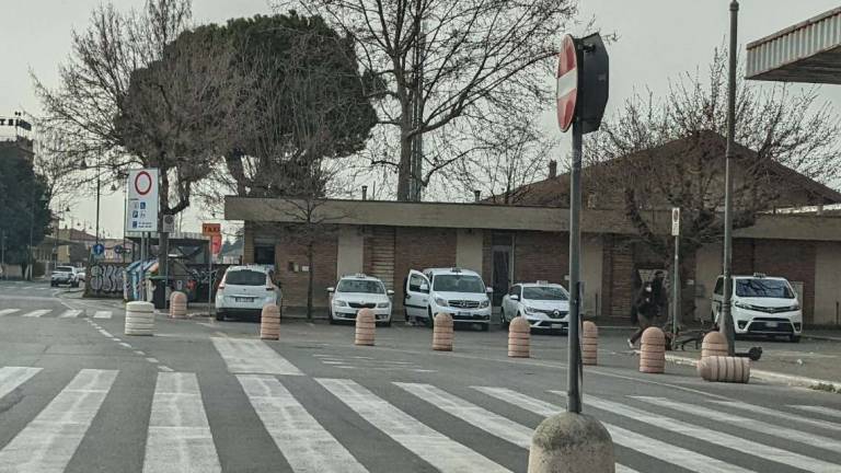 Cesena, guadagni dei taxisti dimezzati dal caro carburante