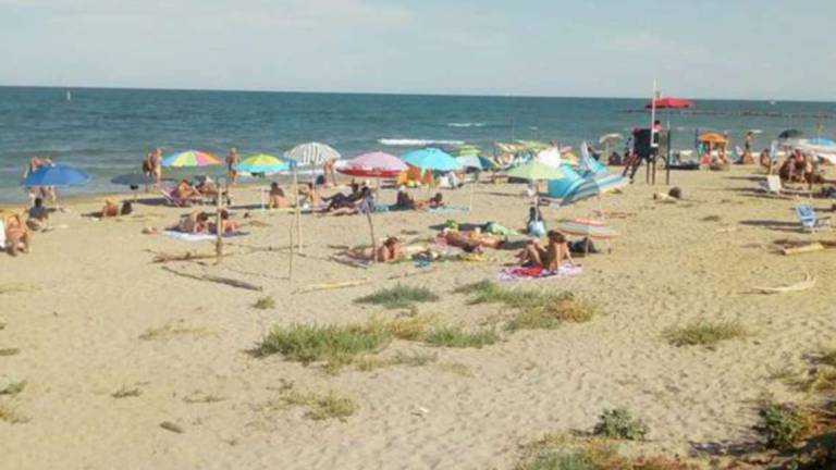 Sesso in spiaggia a Lido di Dante: Accade anche davanti ai bimbi