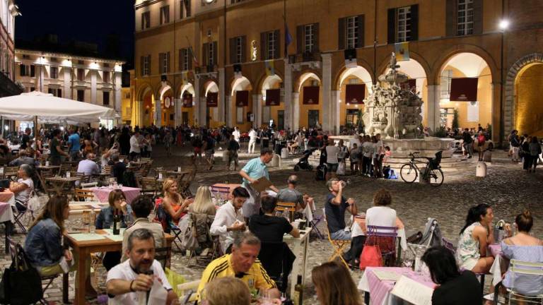 Cesena, dehors in centro storico, il pressing di bar e ristoranti