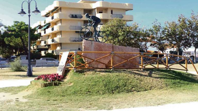 Cesenatico, i progetti per abbellire la piazza di Pantani e piazza Volta