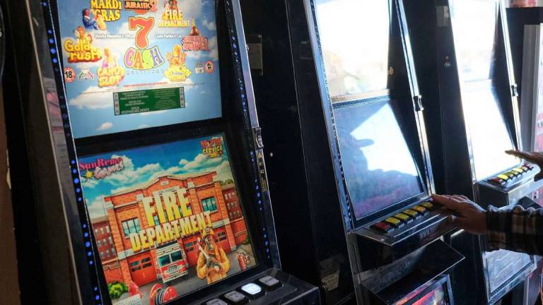 Faenza, gioca 130mila euro della compagna alle slot machine
