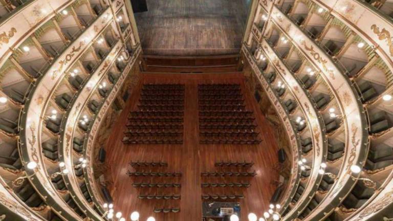 Cesena illumina il suo teatro per stimolare la ripartenza