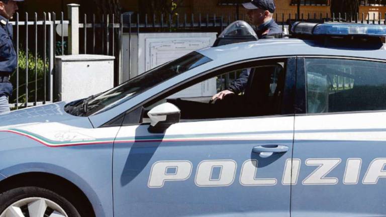 Tenta di rubare in una casa: la polizia arresta una donna a Rimini