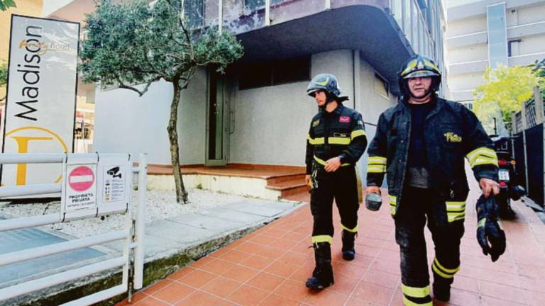 Cattolica, la prova del cuoco: lo chef spegne l'incendio in hotel