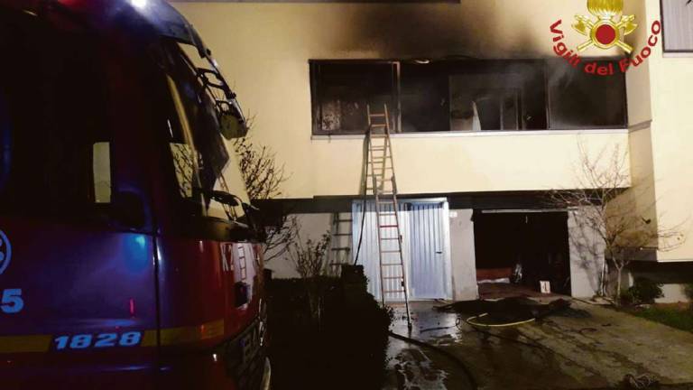 Rimini. Incendio: ragazzina chiama i pompieri e salva i genitori