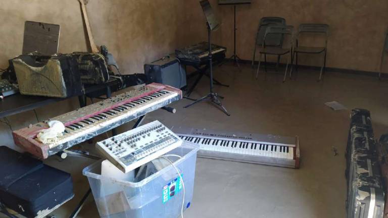 La scuola di musica e la storica palestra sommerse dal fango: viaggio nelle ferite di Faenza