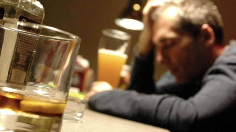 Alcol, rischio di danni cerebrali