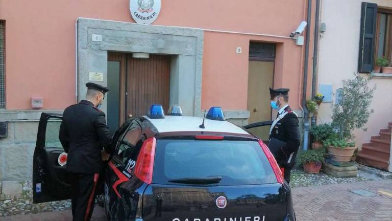 Scappano e parcheggiano l'auto rubata a Bertinoro davanti alla caserma dei carabinieri di Dozza: 3 giovani nei guai