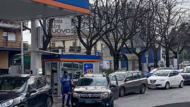 Caro benzina: San Marino aumenta di 6 centesimi ma non si allinea all'Italia