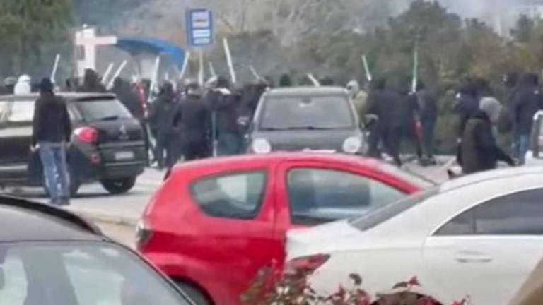 Battaglia ultras e incidenti prima di Cesena-Rimini: ecco cosa è successo VIDEO
