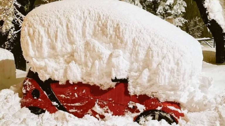 Valmarecchia sepolta della neve: centinaia ancora al buio e al gelo