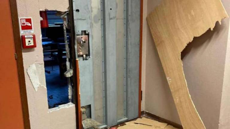 Imola, vandali distruggono la scuola elementare Rubri