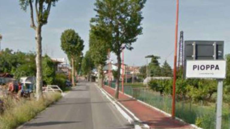 Sbanda con l'auto a Pioppa di Cesena: grave un 58enne