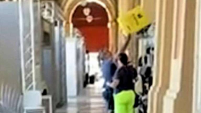 Lugo, tutti i rifiuti buttati nello stesso furgone. Mea culpa di Hera: Chiederemo pesanti provvedimenti