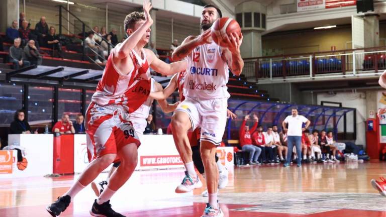 Basket B, L'Andrea Costa continua a palesare limiti evidenti sotto canestro