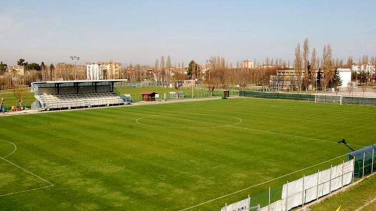 Gabicce, l'allenatore sostituisce il figlio: padre entra in campo e lo massacra di botte