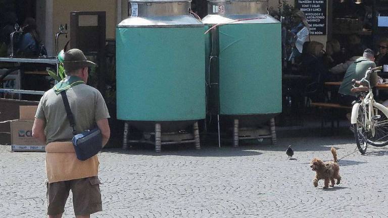 Rimini, rifornimenti record per gli alpini: cisterne da mille litri di birra