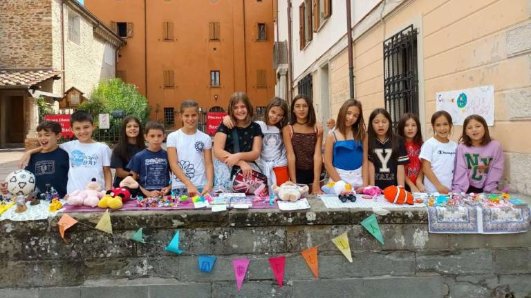 Sarsina, i bambini organizzano mercatini per fare «atti gentili»