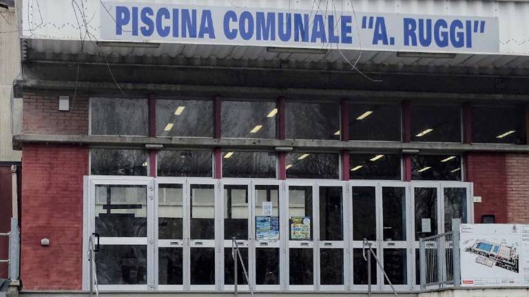 Imola, fondi per coprire la piscina dirottati su una palestra